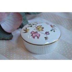 Wedgwood Fine Bone China Trinket Box W/ Cover Lid Bird and Flower Design